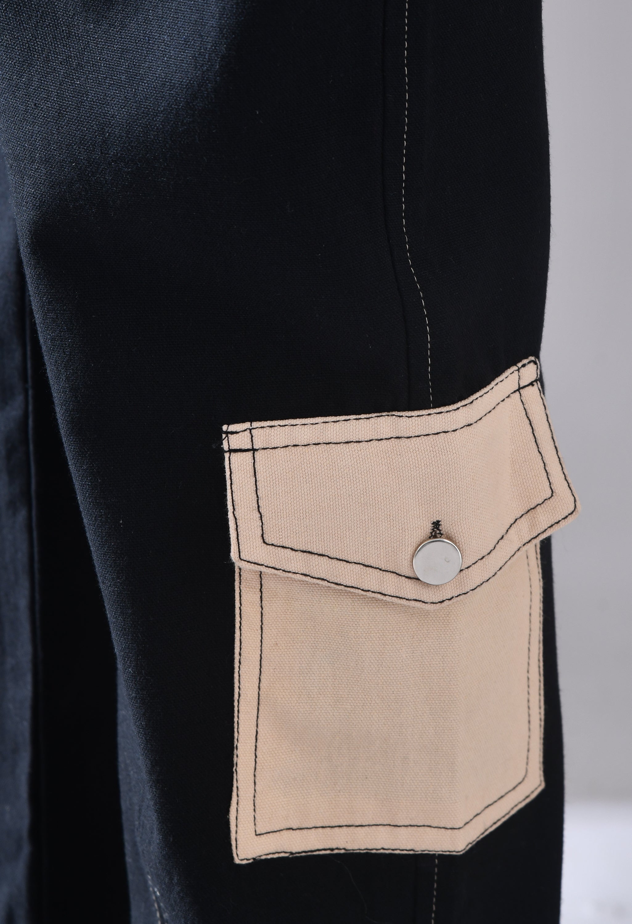 Unisex Wide-Leg Cargo Pants with Utility Pockets | Modern Streetwear Trousers