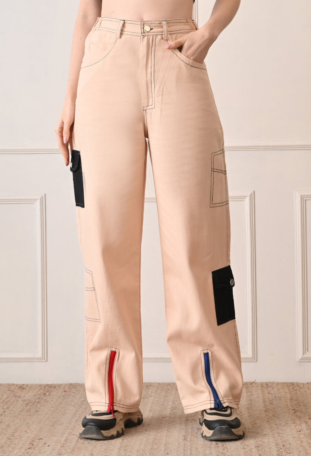 Unisex Wide-Leg Cargo Pants with Utility Pockets | Modern Streetwear Trousers