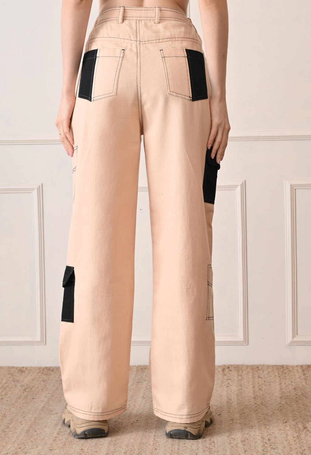 Unisex Wide-Leg Cargo Pants with Utility Pockets | Modern Streetwear Trousers
