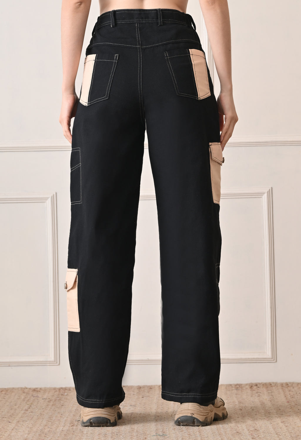Unisex Wide-Leg Cargo Pants with Utility Pockets | Modern Streetwear Trousers