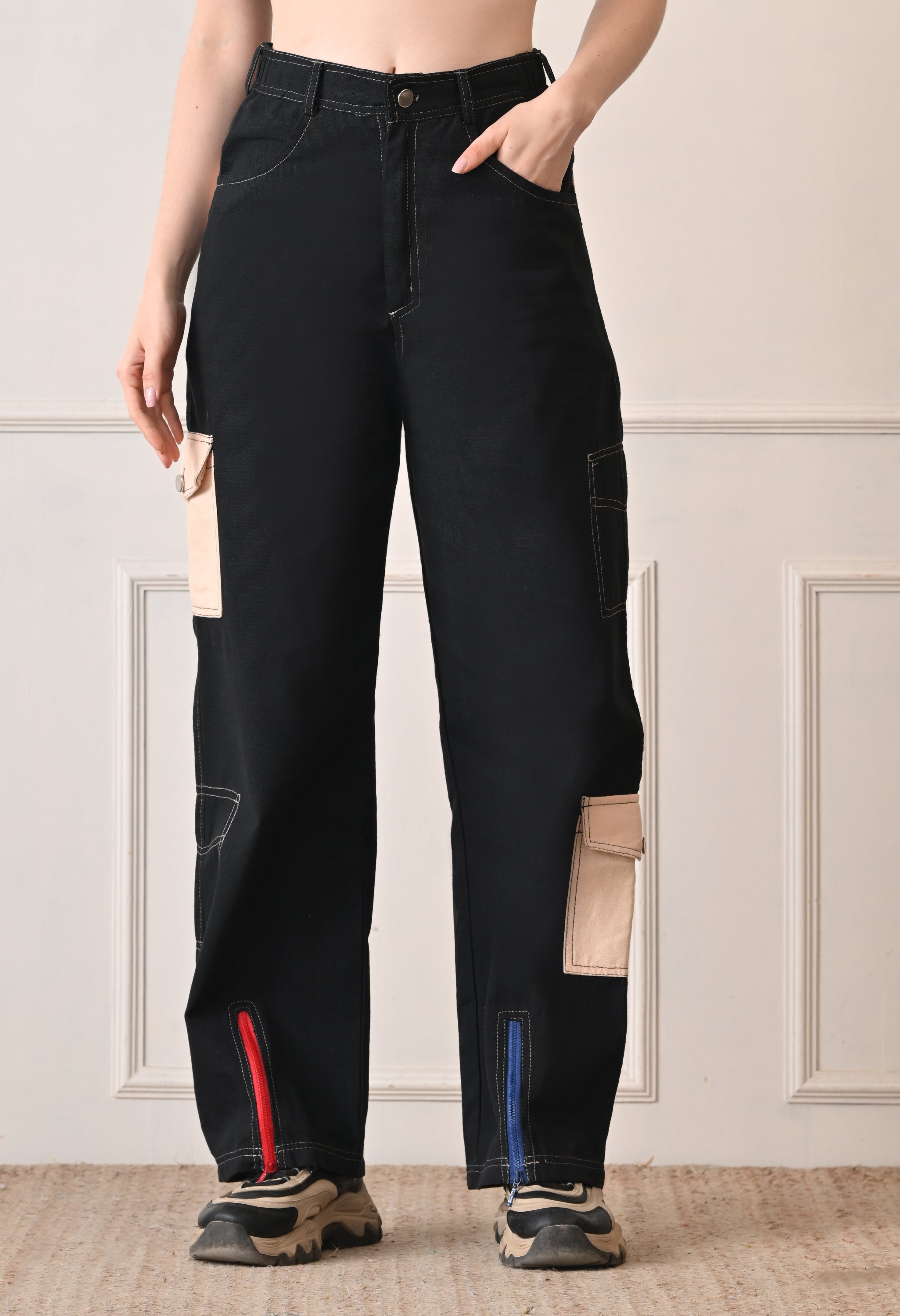 Unisex Wide-Leg Cargo Pants with Utility Pockets | Modern Streetwear Trousers