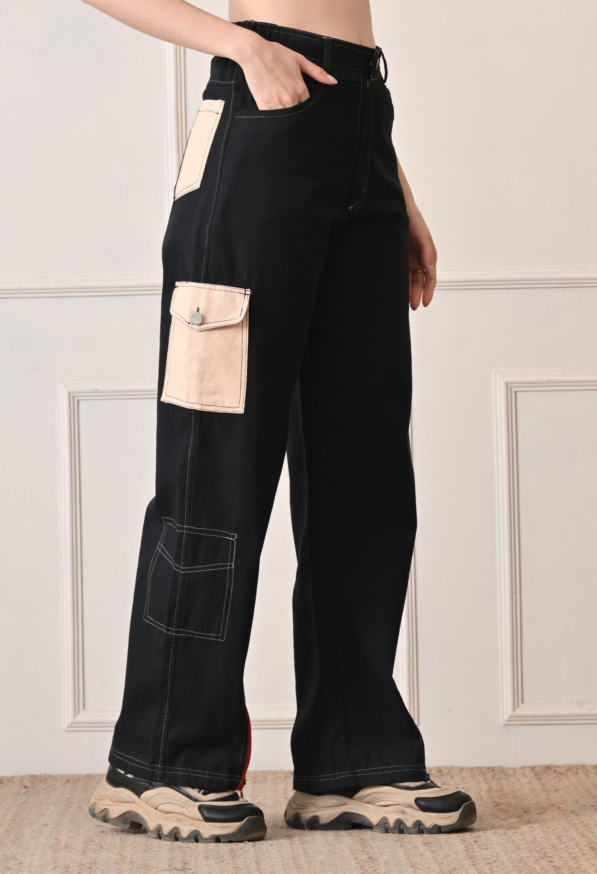 Unisex Wide-Leg Cargo Pants with Utility Pockets | Modern Streetwear Trousers